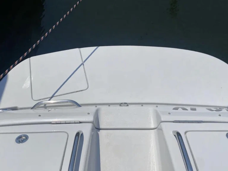 Bareboat Rental Motorboat Crownline with a boat licence