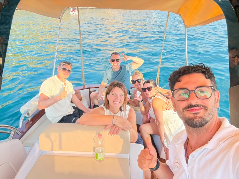 Mimi 8,50 GOZZO in Capri on SamBoat