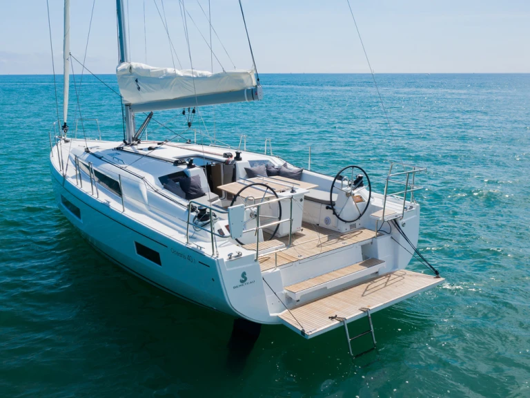 Bénéteau Oceanis 40.1 in Ao Po on SamBoat