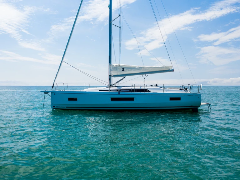 Rent a Bénéteau Oceanis 40.1 Ao Po