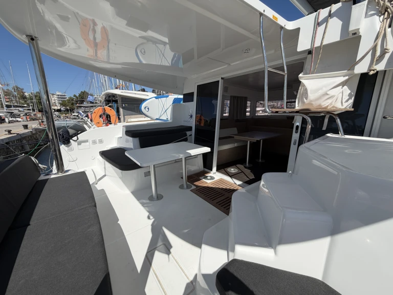 Catamaran rental in Alimos - Lagoon Lagoon 38 - 3 + 2 cab.