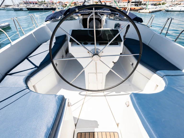 Sailboat rental in Pirovac - Bénéteau Oceanis 411 Clipper