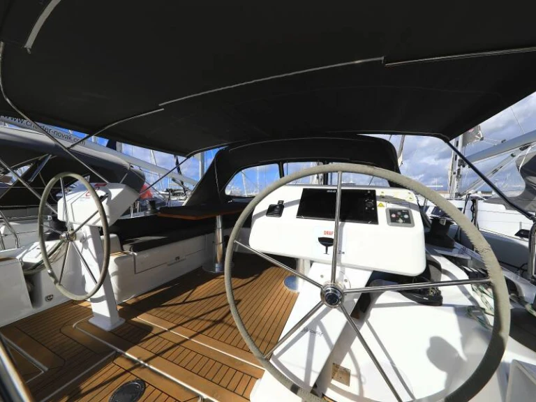 Bareboat Rental Sailboat Hanse with a boat licence