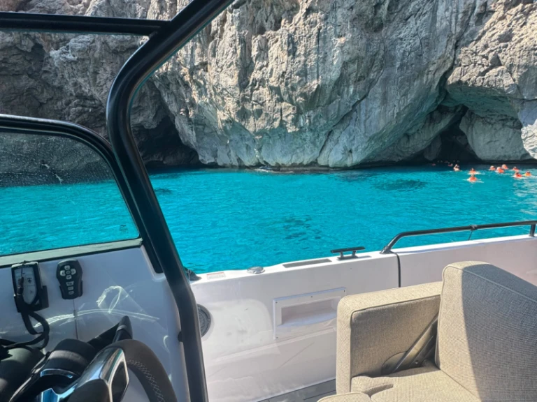 Motorboat rental with or without captain Axopar Can Picafort