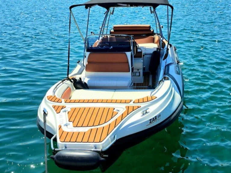 Boat rental Zar Zar 75 Suite in Split on Samboat
