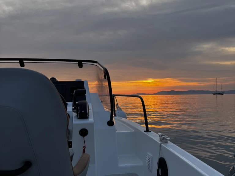 Motorboat rental with or without captain Bénéteau Sanary-sur-Mer