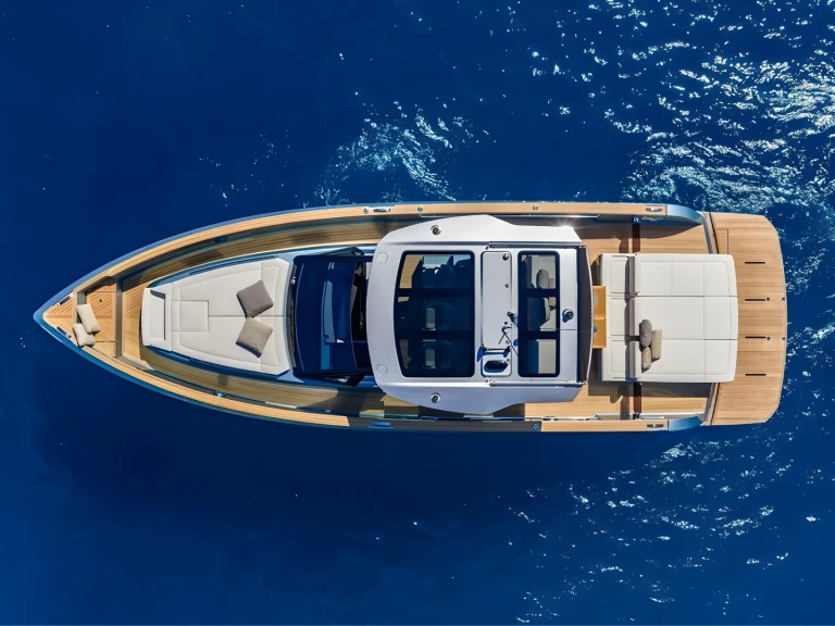 Boat rental Pardo Yachts Pardo 43 in Glyfada on Samboat