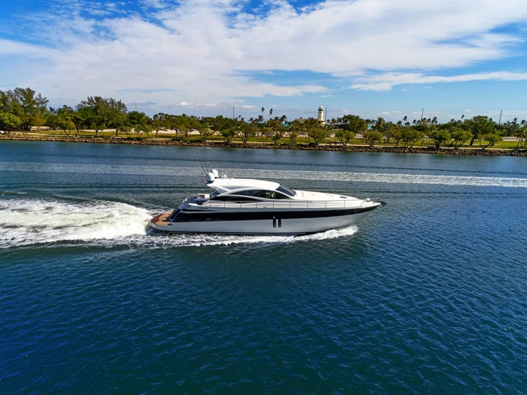 Boat rental Pershing Pershing 62 in Porto Cheli on Samboat
