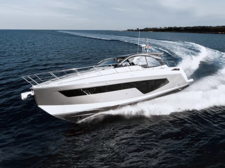 Motorboat for rent Palaio Faliro at the best price