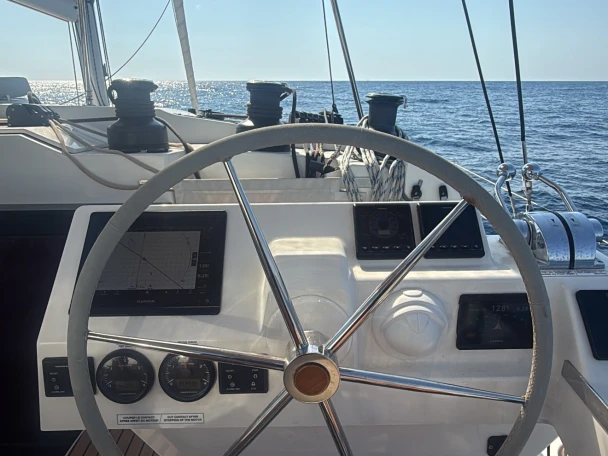 Yacht charter Cannes cheap Aura 51