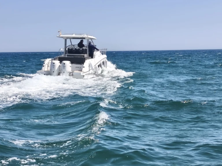 Motorboat rental with or without captain Jeanneau Empuriabrava