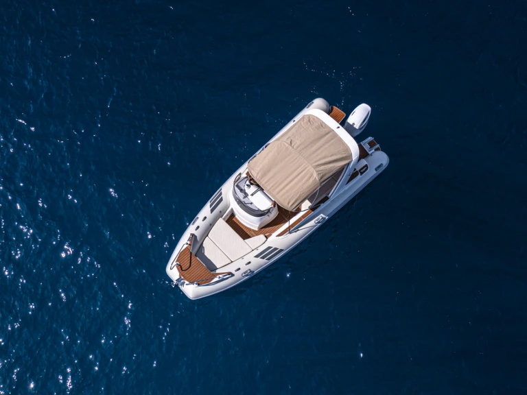 Rent a Aquamax B 23 F Hvar