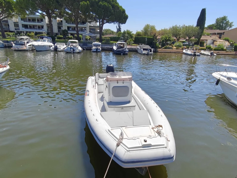 Rent a Selva Selva D840 Exclusive Port de Cannes Marina