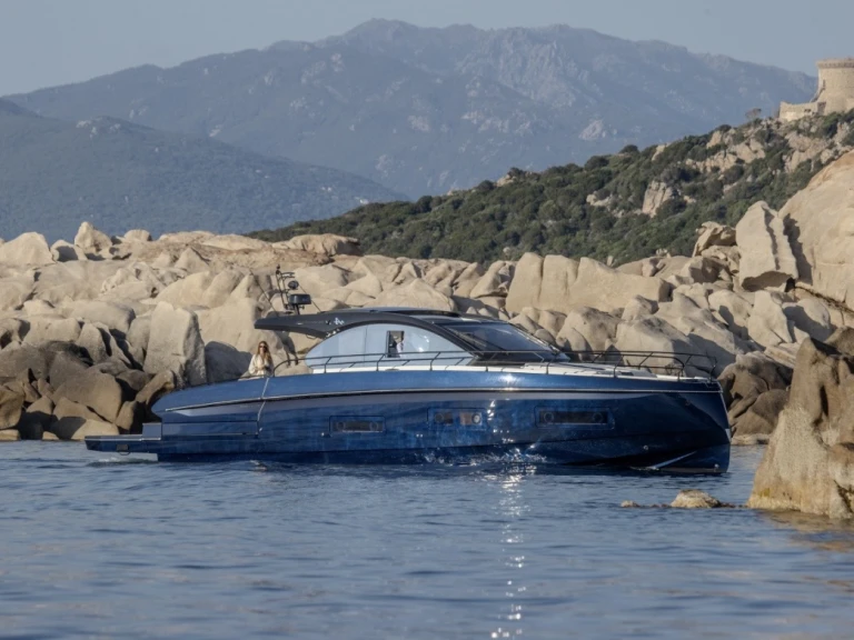 Bareboat Rental Luxury Yacht Bénéteau with a boat licence