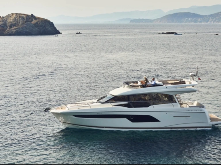 Luxury Yacht rental in Propriano - Prestige Prestige 520 Fly