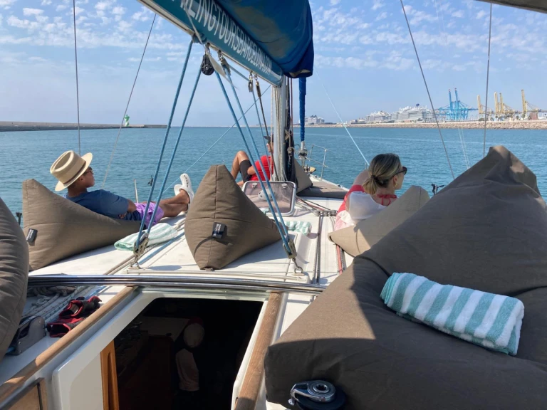 Boat rental Bénéteau Cyclades 43.3 in Barcelona on Samboat