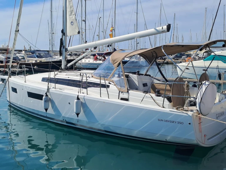 Sailboat rental with or without captain Jeanneau Marina deportiva de Menorca