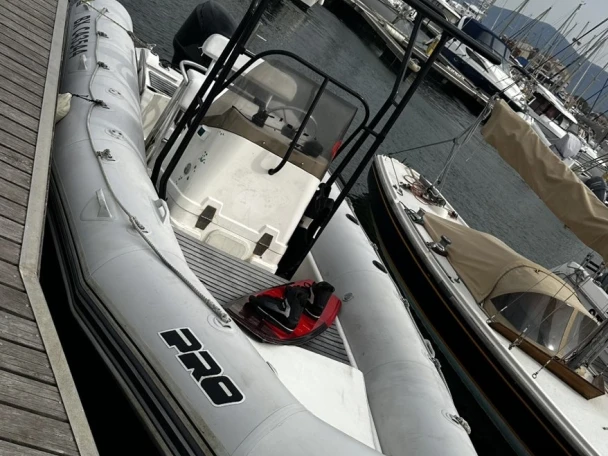 Boat rental Zodiac Pro 650 in Saint-Cyprien on Samboat