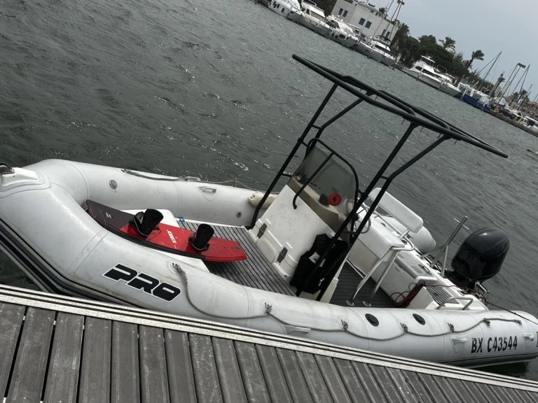 RIB rental with or without captain Zodiac Saint-Cyprien