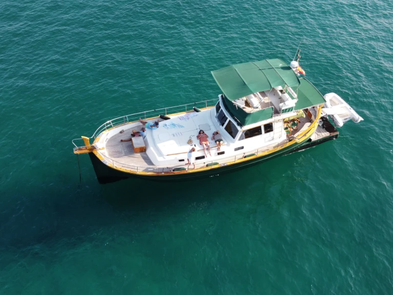 Motorboat rental with or without captain Menorquin-Yachts Mahón