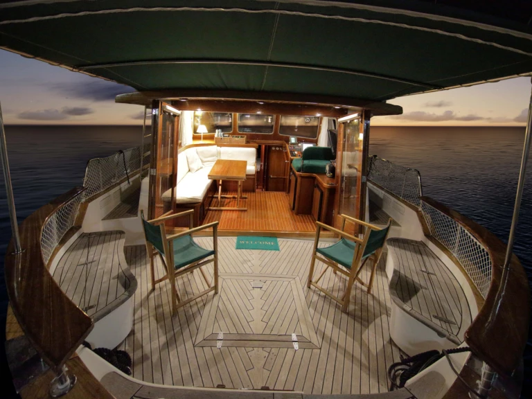 Bareboat Rental Motorboat Menorquin-Yachts with a boat licence