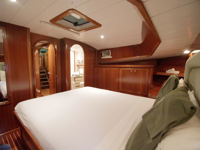 Motorboat for rent Mahón at the best price