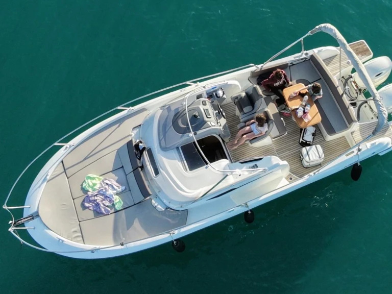 Motorboat rental with or without captain Jeanneau Saint-Quay-Portrieux