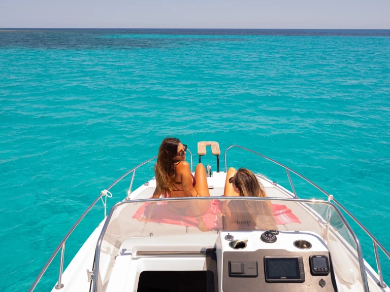 Bareboat Rental Motorboat Bénéteau with a boat licence