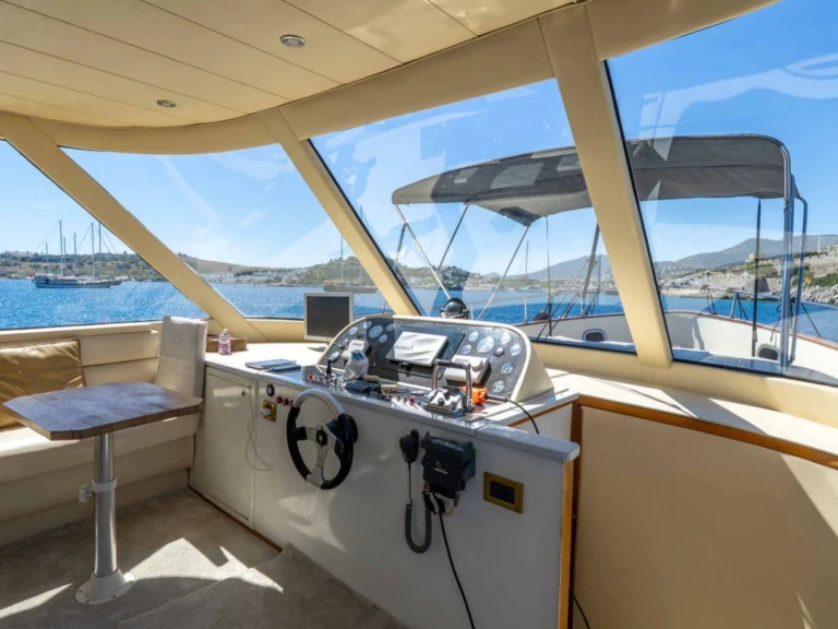 Bareboat Rental Motorboat Custom Made with a boat licence