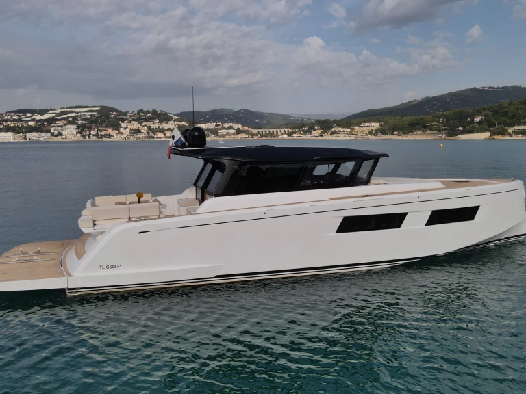 Rent a Pardo Yachts GT 52 Baie de Bandol