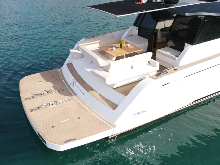 Luxury Yacht rental in Baie de Bandol - Pardo Yachts GT 52