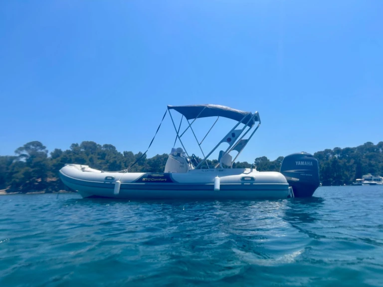 Motonautica-Vesuviana MV 570 Comfort charter bareboat or captained in  Hyères