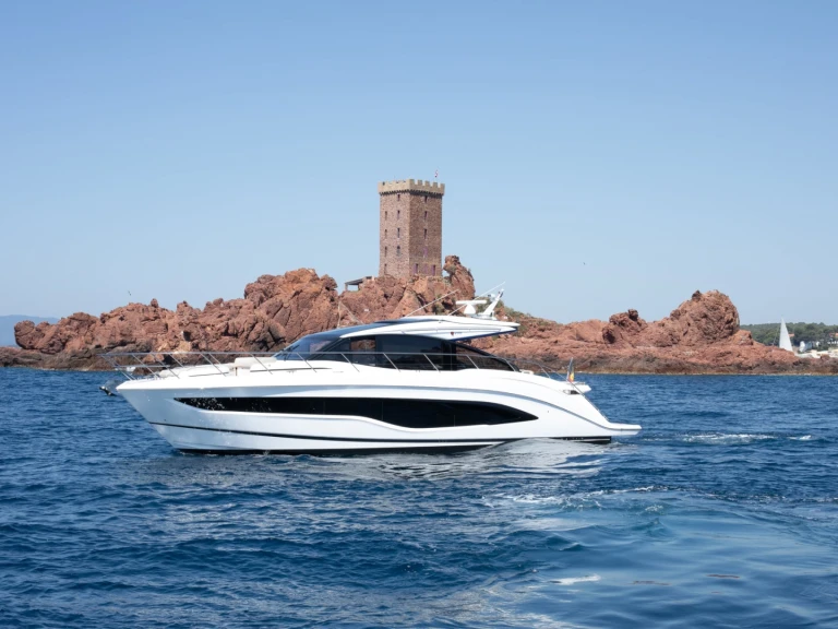 Boat rental Princess Princess V55 in Cannes on Samboat