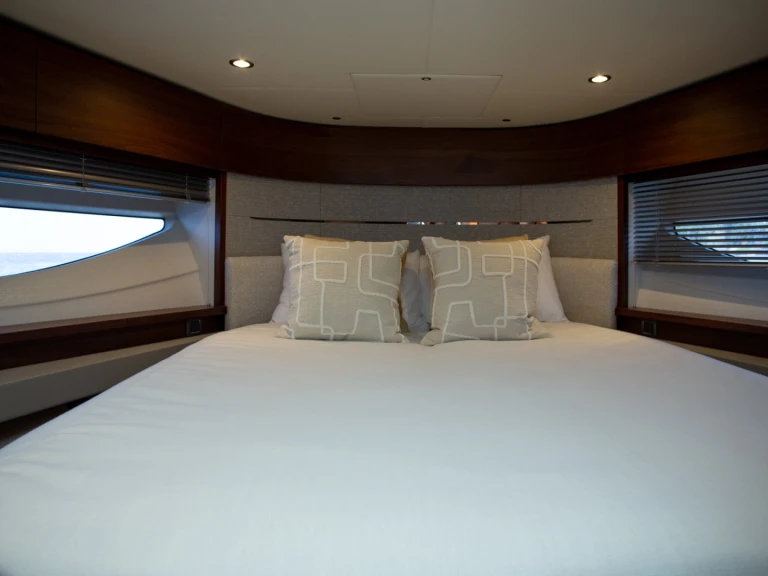 Motorboat for rent Cannes at the best price
