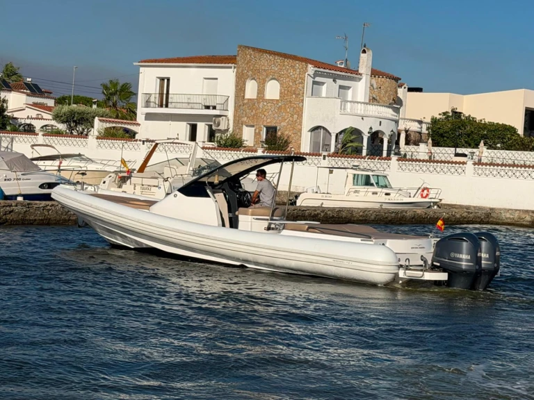 Rent a Magazzu MX 11 Empuriabrava