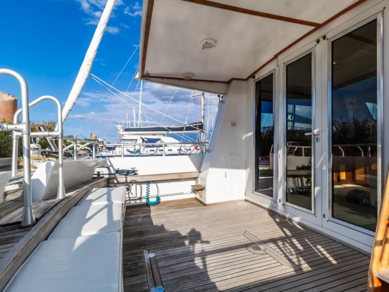 Bareboat Rental Motorboat Camuffo with a boat licence