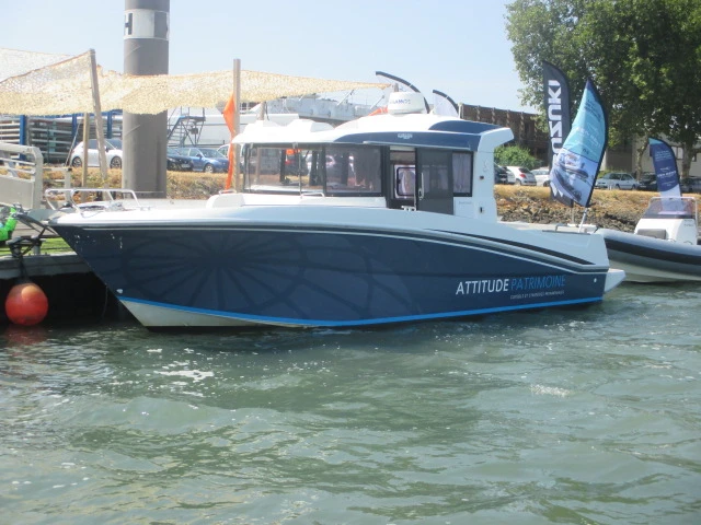 Motorboat for rent Vannes at the best price