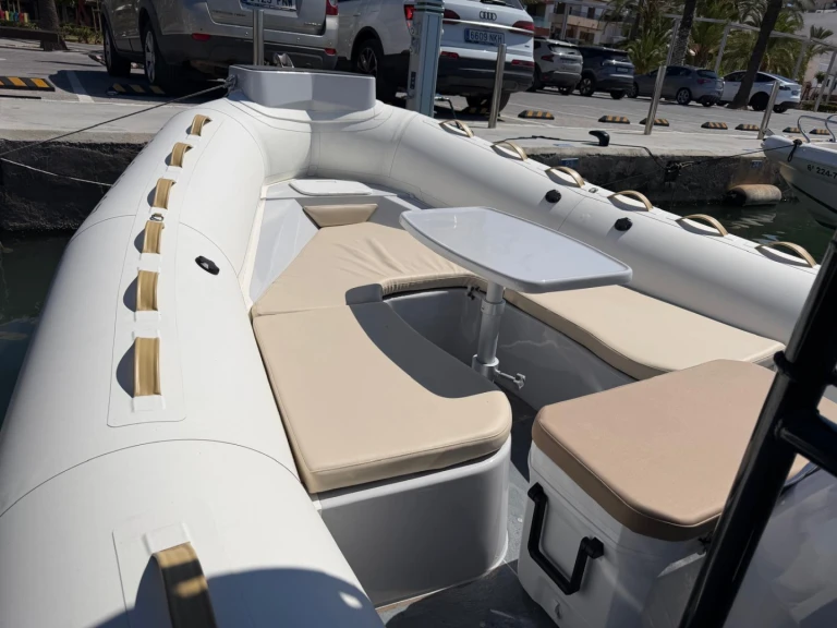 RIB rental in Alcúdia - Zodiac Hurricane 733