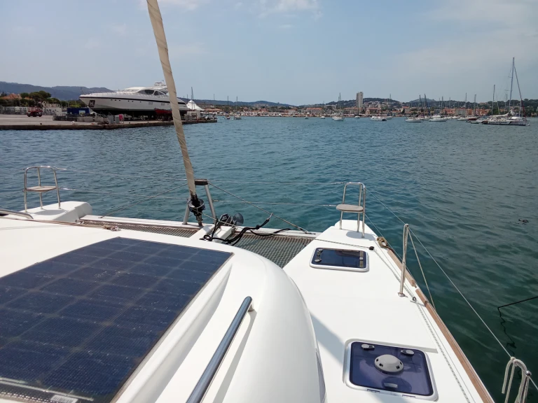 Lagoon Lagoon 42 in Port de Hyères (St Pierre) on SamBoat