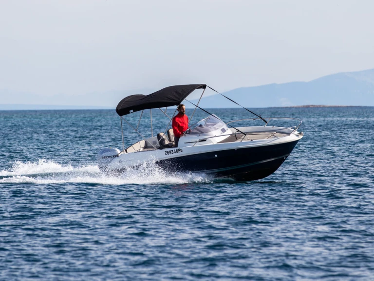 Motorboat for rent Pula at the best price
