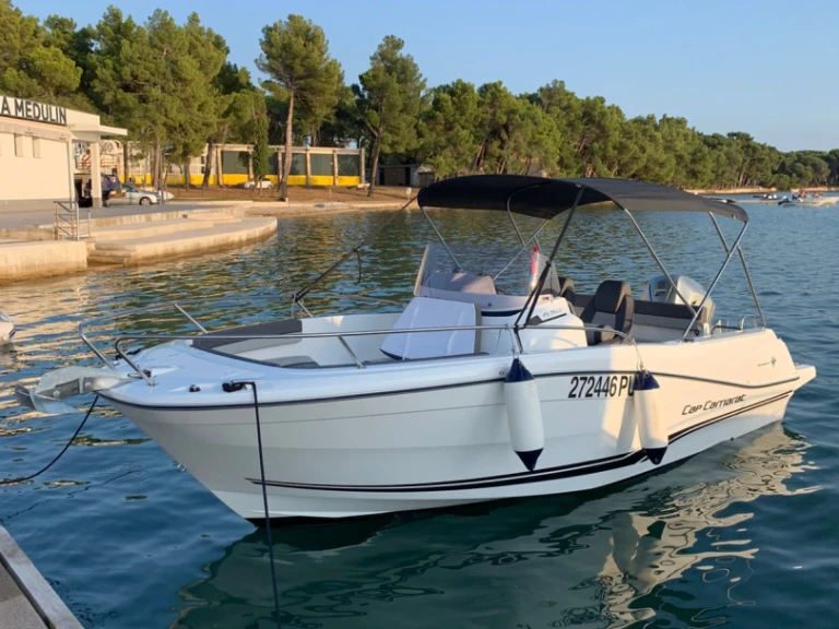Yacht charter Pula cheap Cap Camarat 6.5 CC