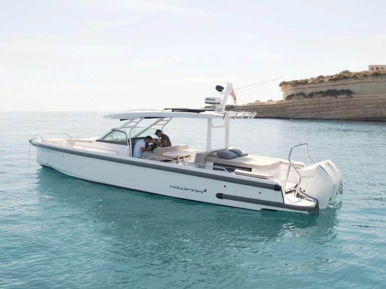 Axopar Axopar 37 Sun-Top in Port Cogolin on SamBoat