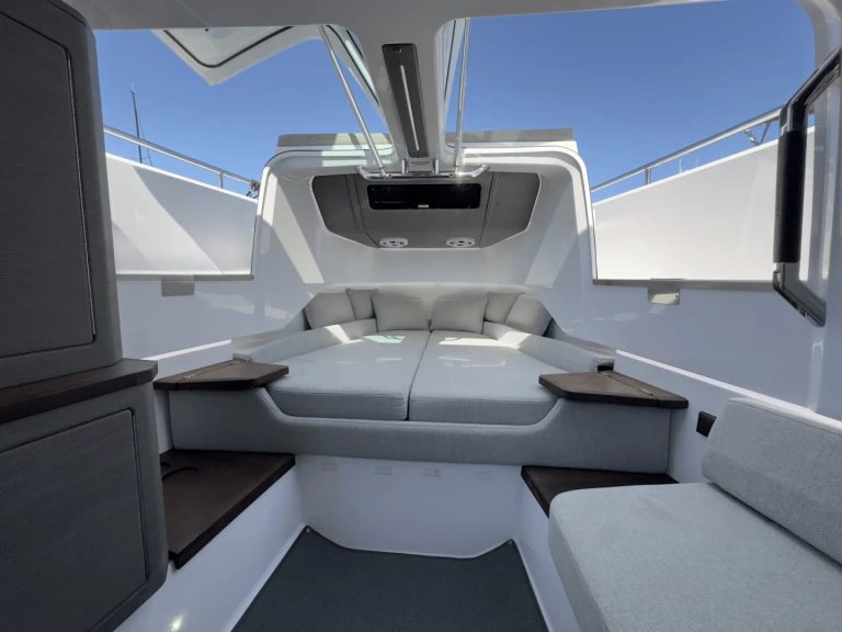 Axopar Axopar 37 Sun-Top in Port Cogolin on SamBoat