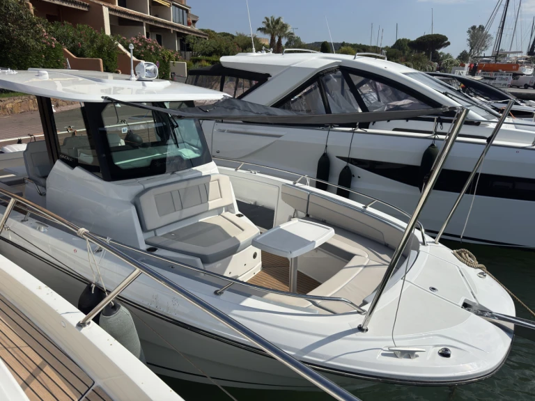 Boat rental Jeanneau Cap Camarat 9.0 CC in Cogolin on Samboat