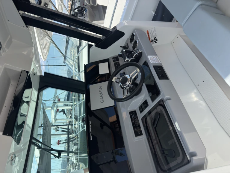 Motorboat rental with or without captain Jeanneau Cogolin