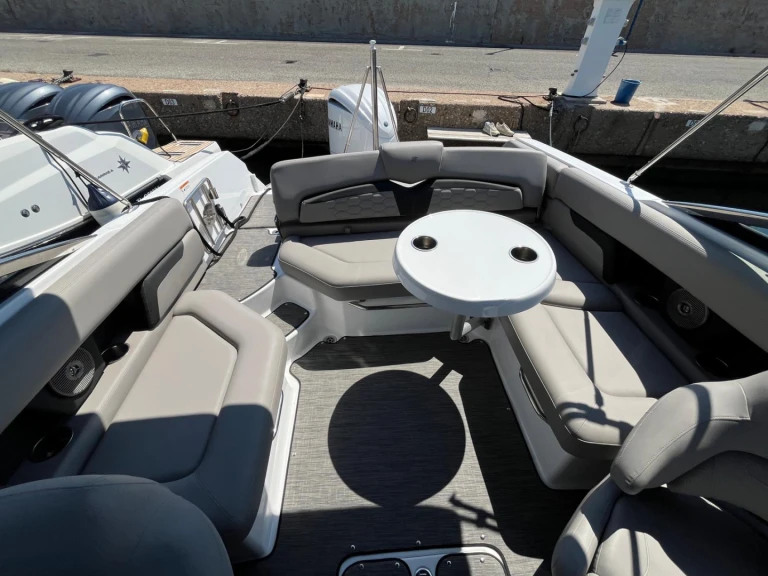 Four Winns HD5 in Cogolin on SamBoat