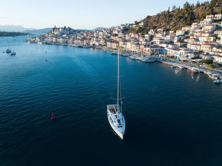 Sailboat rental in Gouvia - Bavaria Cruiser 46