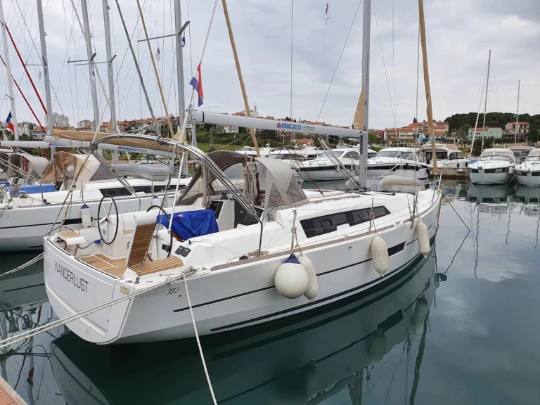 Dufour Dufour 382 Grand Large in Kos on SamBoat