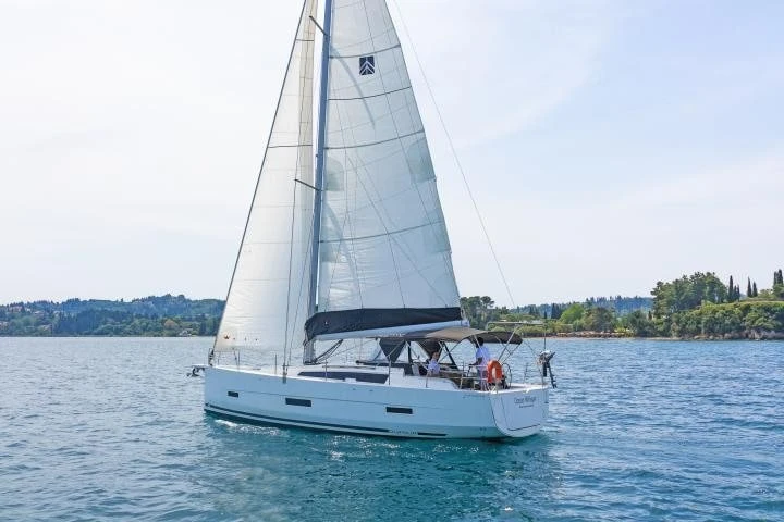 Sailboat rental in Ávdira - Dufour Dufour 430