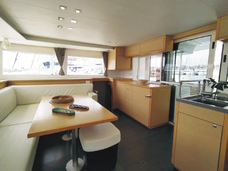 Yacht charter Alimos cheap Lagoon 450 F